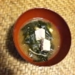えのきと豆腐とわかめのお味噌汁